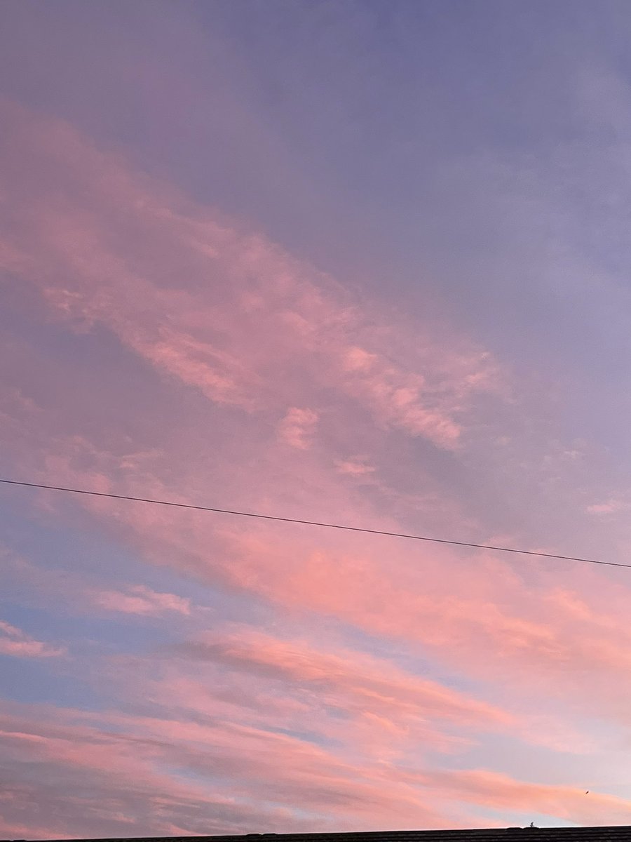 debsodowd's tweet photo. Sky over Grimsby this morning https://t.co/Lkp5ZmudTP