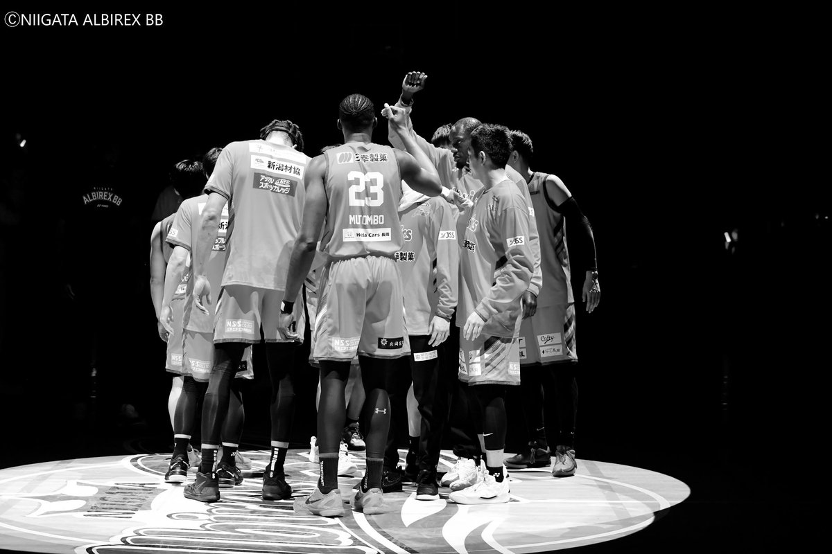 2024ラストゲーム🏀
3000人を超えるboosterの中
試合ができる幸せを感じました🥹
最高の声援でした❤️‍🔥❤️‍🔥
厳しいシーズンですが、最後みんなが笑顔で終われるよう新潟一丸で戦って行くので、引き続き熱い応援よろしくお願いします💪💪💪
🎍良いお年を🎍
　✌️PEACE✌️
#新潟アルビレックスBB 
#感謝