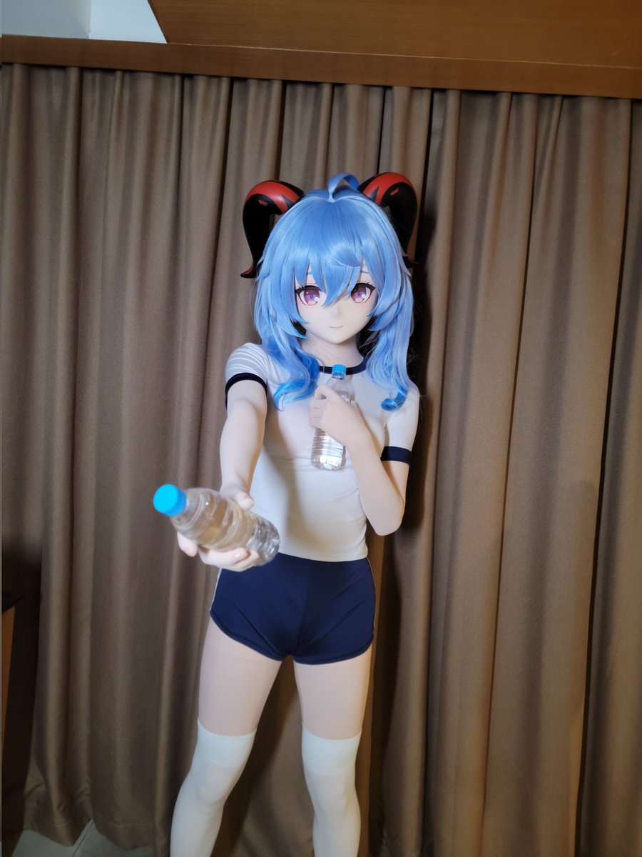 学长，运动E累了来喝瓶水吧～
📷 <a href="/Churchillall/">DXXX</a> 
#kigurumi #着ぐるみ
