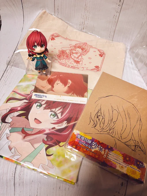 うっかり撮ってなかった…魔導具師ダリヤはうつむかないDVD下巻!クロスすごい大きいね…! 