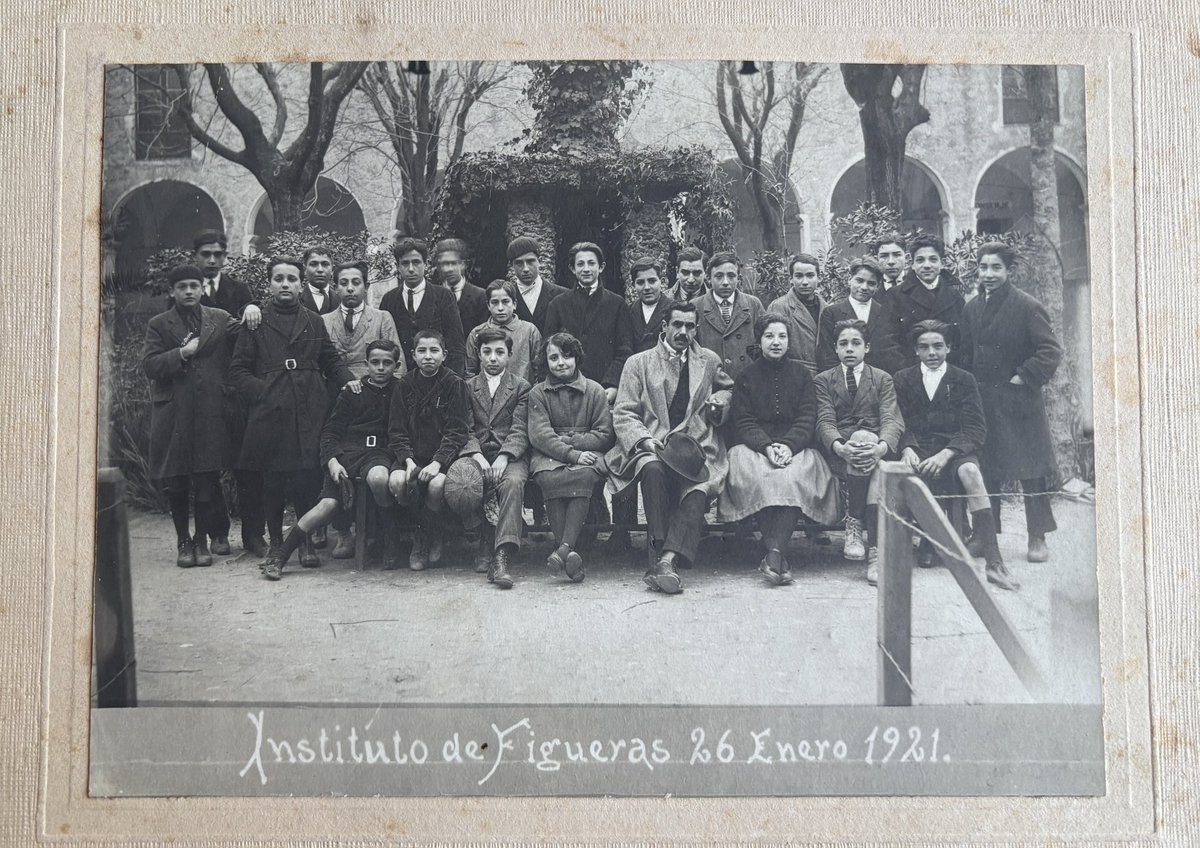 Pujol_Carles's tweet photo. Estudiants figuerencs fa més d’un segle… https://t.co/sXpTG3BJ78