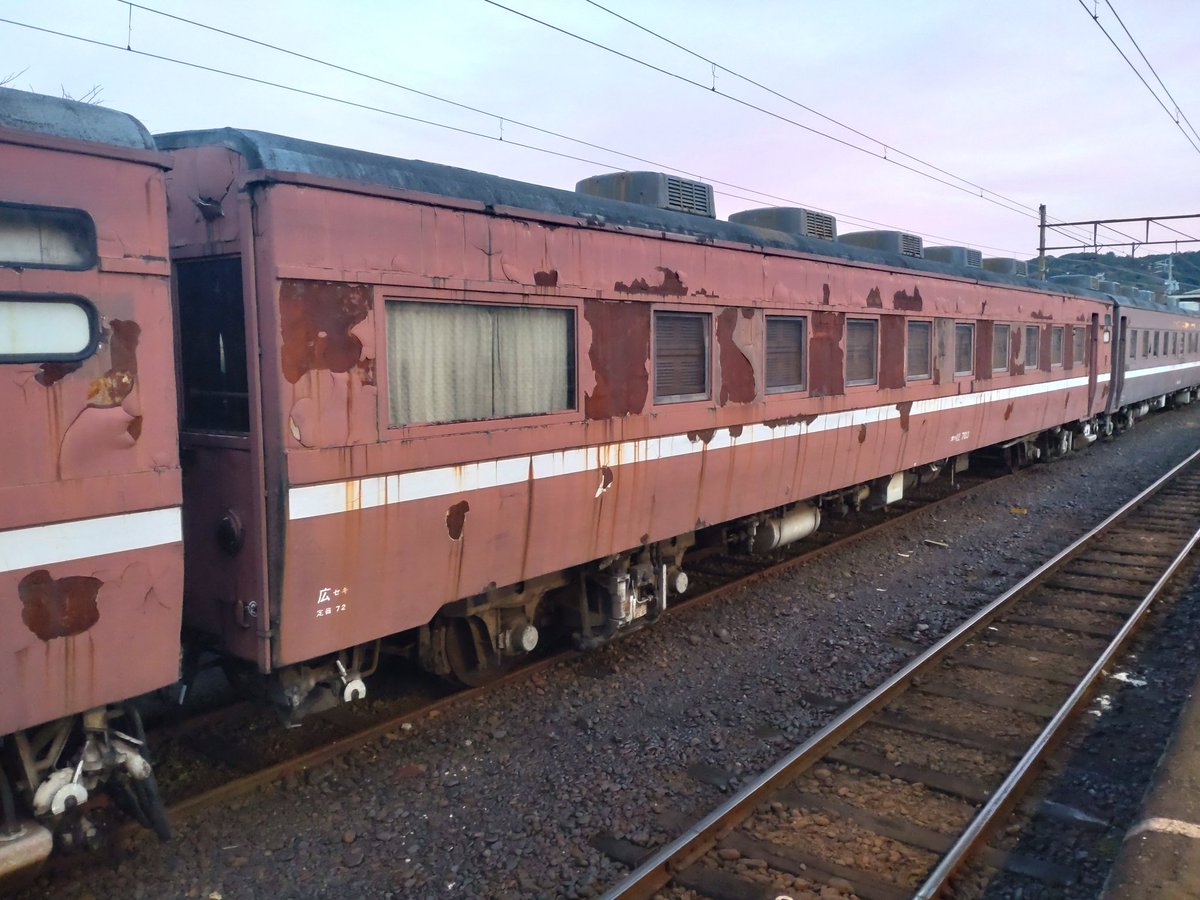 やまぐち号レトロ客車。外装がホントにレトロになってきました…