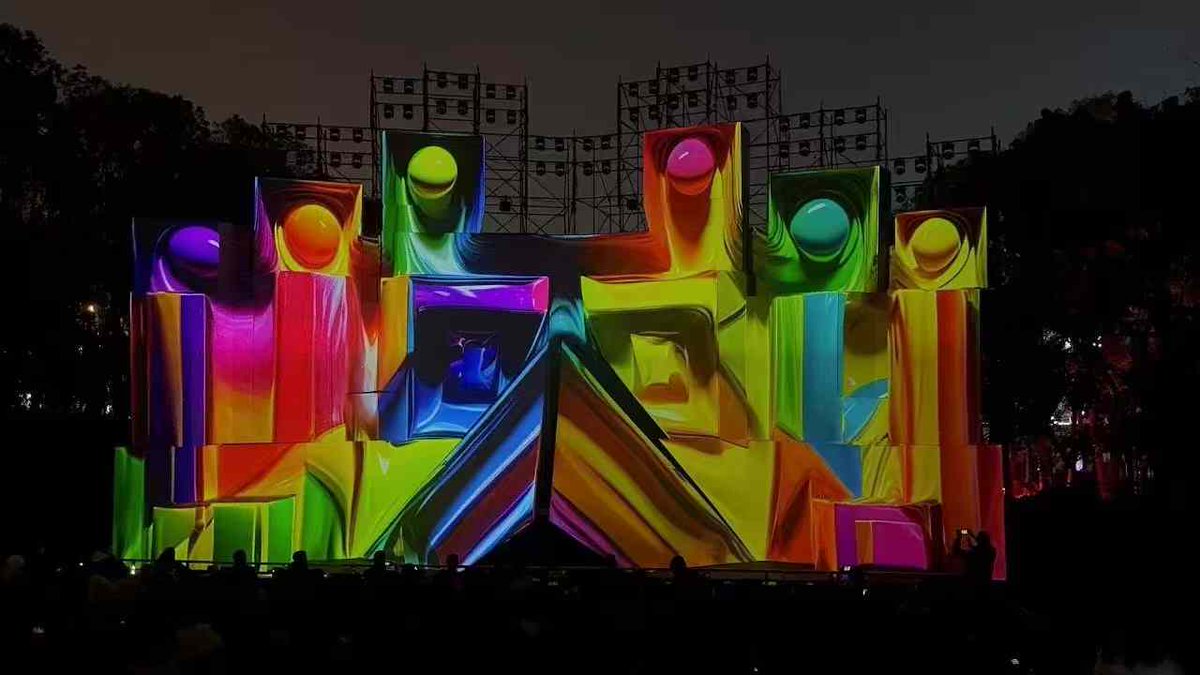 CNenlightV's tweet image. The 3rd international light art festival in Chongqing, supported by hecoos from EnlightV. 

#hecoos #playbackcontrol #lightfestival #enlightv #lightshow #nighttour #mapping