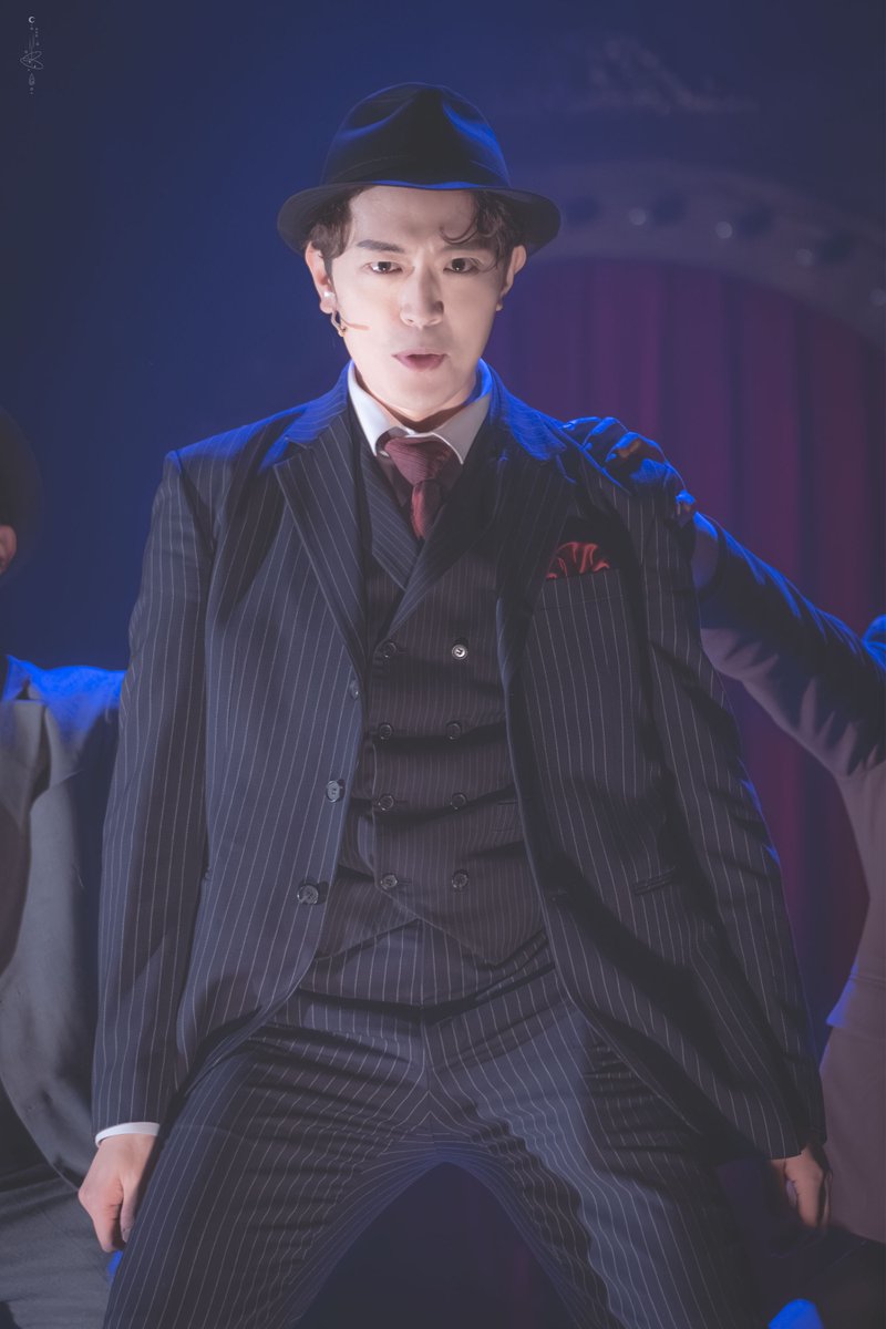 24. 12. 29.  미아 파밀리아 밤공 커튼콜

스티비 役 || #변희상

루치아노 보체티, 전설의 마피아..!