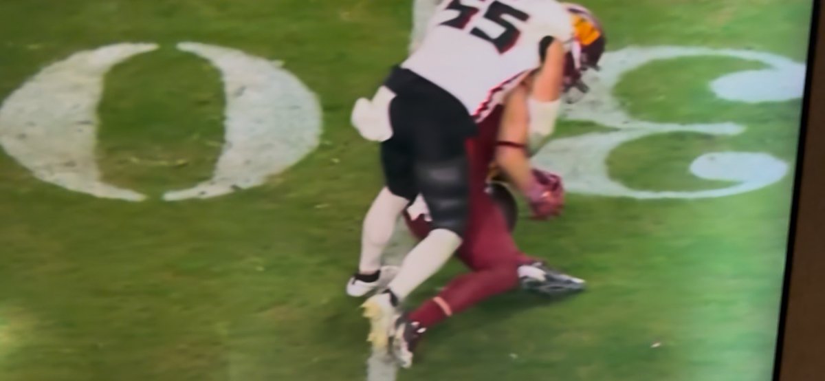 thedharunaghash's tweet photo. Throw to Ertz was dropped. #FalconsvsCommanders https://t.co/Na5pIoVx2b