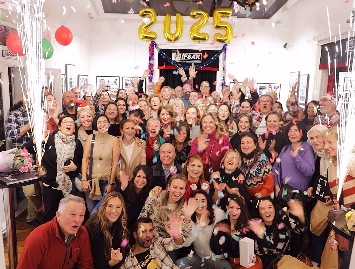 İFSAK ’ın geleneksel yeni yıl kutlaması ve hediye çekilişi cumartesi günü derneğimizde yapıldı. Gelirken neşesini ve hediyesini yanın getiren tüm üye ve dostlarımıza teşekkürler. Mutlu Seneler.