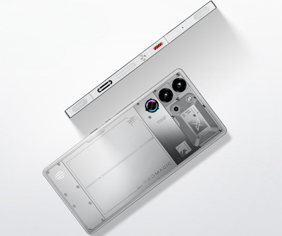 SaintSeiya_77's tweet photo. Redmagic 10 Pro+ seems amazing! The specs are truly mind-blowing! Are any gaming buddies getting it?😘🤩

#REDMAGICMoments  #REDMAGIC https://t.co/8rRJasBehV
