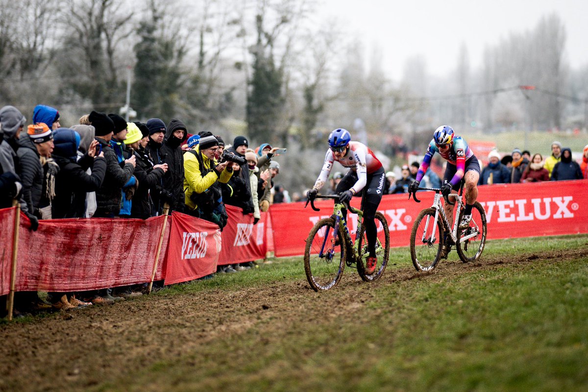 Backstedt_Zoe's tweet photo. Happy with that 😎 #p4 🍫🏅 

+20watts for the one glove style 🧤

📸 @billy_lebelge x @SRAMroad https://t.co/xaRWRikYSF