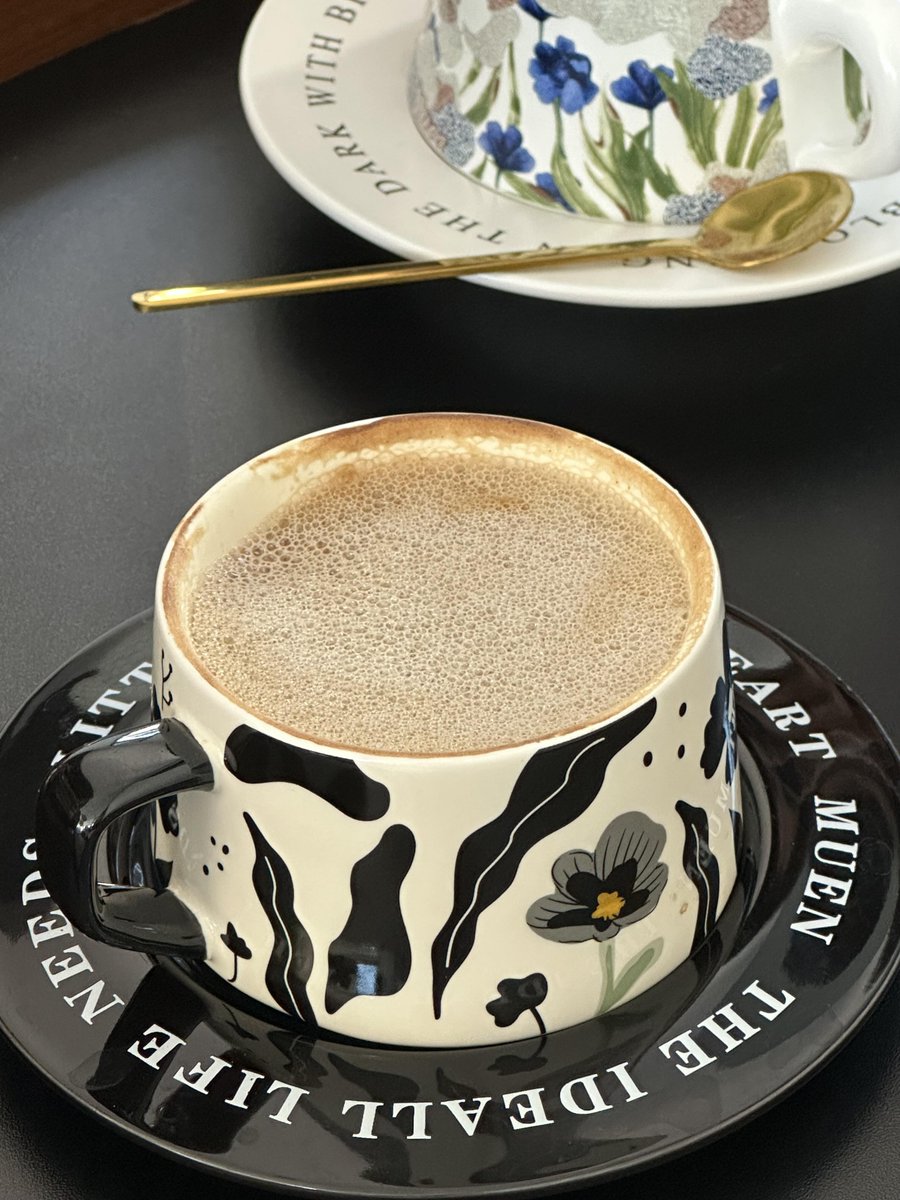 Afternoon tea☕️
#coffee heals life #a cup of coffee ritual #vintage coffee cup #a cup of coffee joy #did you drink coffee today #afternoon tea coffee #coffee cup and saucer #coffee cup #art gallery in coffee cup #coffee heals everything #America #Japan #Korea #life #weather