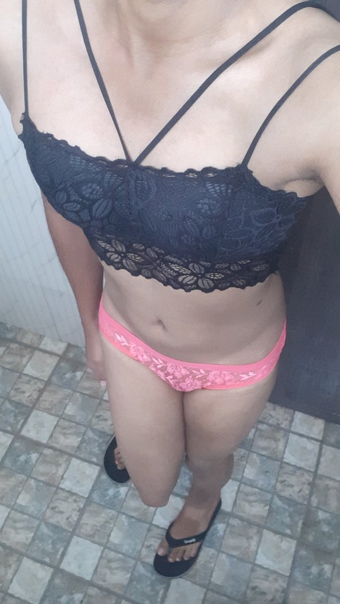 Repost if you find this black bralette and pink panty sexy 👙

#BralessChallenge #LingerieParty #malluhot