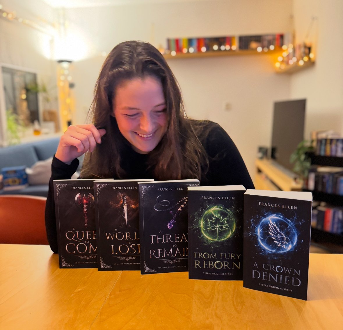 MijlpaalMin's tweet image. Begin deze maand sprak ik tophockeyster Frances Westenberg, boegbeeld van Pinoké. 

Ze is in het dagelijks leven hondentrainer bij @KNGFGeleidehond en schrijft daarnaast vuistdikke fantasyboeken, in het Engels. Ze heeft er al vijf op de plank liggen.

hockey.nl/artikel/tulp-h…