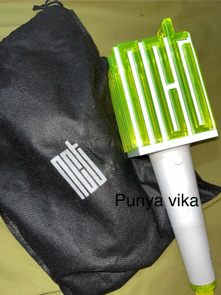 sobatsh0pee's tweet photo. WTS — WANT TO SALE 
OFFICIAL LIGHTSTICK NCT V1

- good condi 
- connect app smtown
- bisa 🍊
COD ONLY JAKSEL DAN DEPOK
💸 400K (nego dikit 🤏🏻)

📍Depok

t.wts wtb lighstick neobong NCT 127 DREAM https://t.co/cNGi0A2WLo