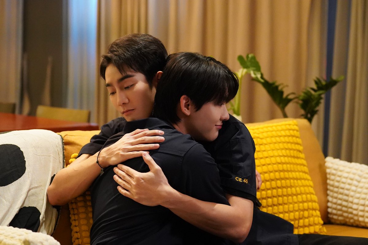 Perfect10Liners's tweet photo. ดูทรงแล้วตอนฝึกงานพี่อาร์คกลับมานอนกอดน้องอาร์มทุกคืนแน่ๆ อ่ะ 

#Perfect10LinersEP10 
@fforcejs @kasibook https://t.co/3fuDgnF33B