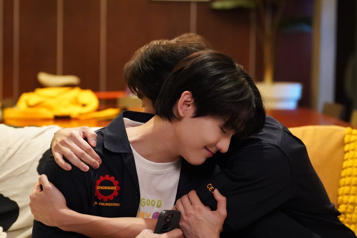 Perfect10Liners's tweet photo. ดูทรงแล้วตอนฝึกงานพี่อาร์คกลับมานอนกอดน้องอาร์มทุกคืนแน่ๆ อ่ะ 

#Perfect10LinersEP10 
@fforcejs @kasibook https://t.co/3fuDgnF33B