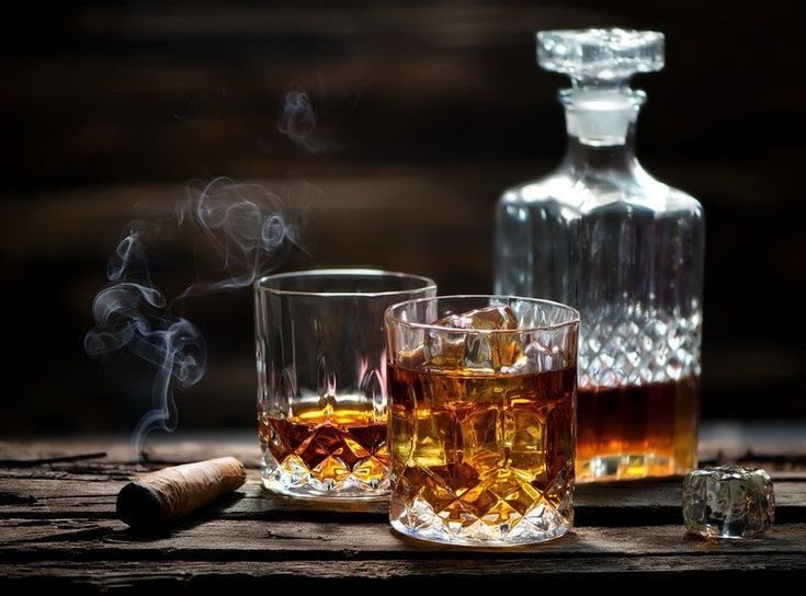 eloise_brg's tweet photo. Per i miei fratelli tabacco che so che lo usate al club e del buon liquore dalle riserve di Will Mondrich @ben_bridgerton @AnthonyBgdr @ColBridgerton1 @pm_stirling @gdr_bassett https://t.co/bb87Ga2Bcv