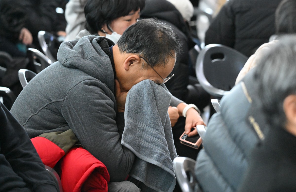 channelstv's tweet photo. #PHOTOS 

South Korea was reeling Monday from the loss of 179 people after a Jeju Air plane crash-landed and burst into flames, with a team of US investigators joining local authorities to probe possible causes.

The Boeing 737-800 was carrying 181 people from Thailand to South Korea when it crashed on arrival Sunday, killing everyone aboard -- save two flight attendants