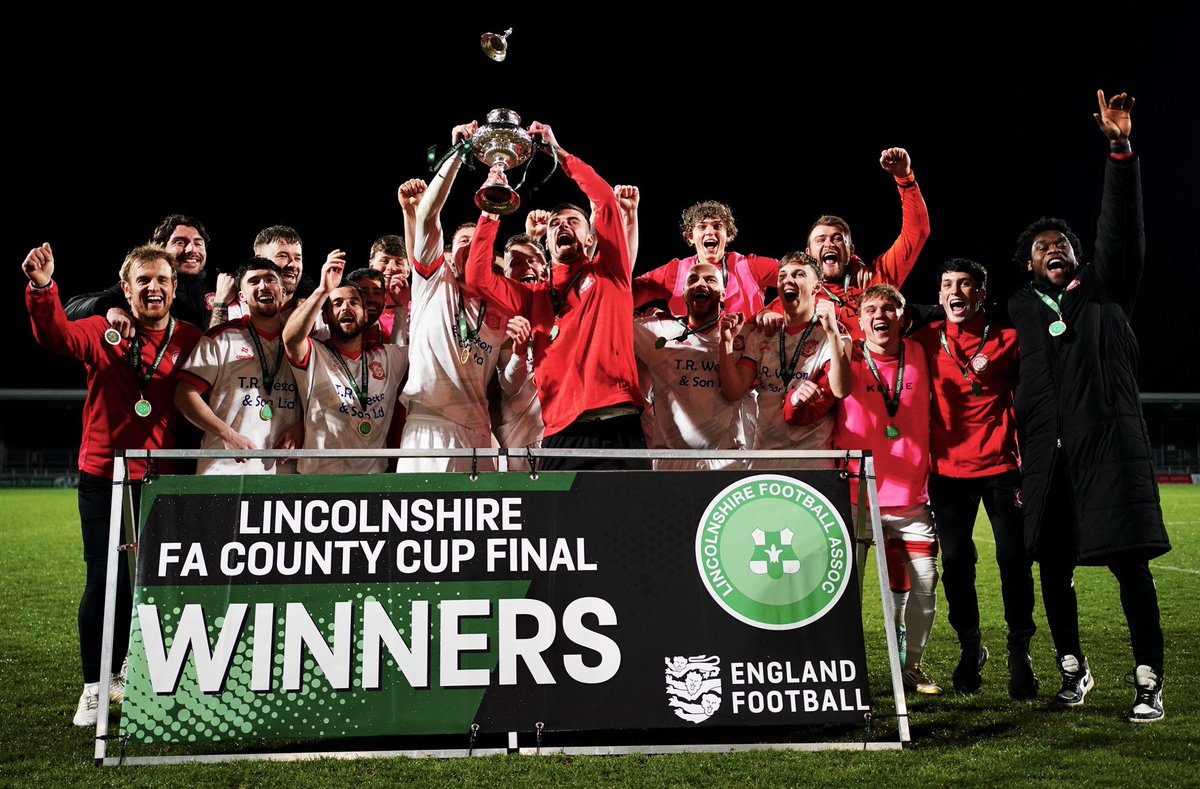 LincSport's tweet photo. ⚽️ As 2024 comes to an end, what is your most memorable Lincoln United moment of the year? #TheWhites 

🏆 Lincolnshire County Trophy success?
🏟️ FA Vase journey?
👏 Kallum Smith exit?
➕ or, another… 

📸 @edmayesphoto https://t.co/xygPLeA1Ws
