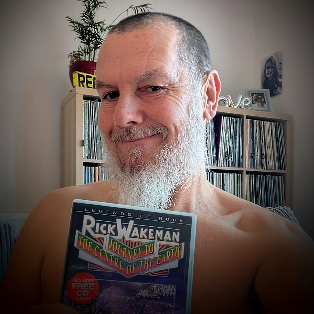 clothesfreeuk's tweet photo. Day Off today, so let's start with the keyboard maestro himself...Mr Rick Wakeman and this recording from February 1975 πΆπ
#rickwakeman #melbourne #journeytothecenteroftheearth #australia #clothesfreeliving #naturism #normalnudity #aunaturale #nonsexualnudity #nudeisnotrude https://t.co/Fq0ZBpg3q4