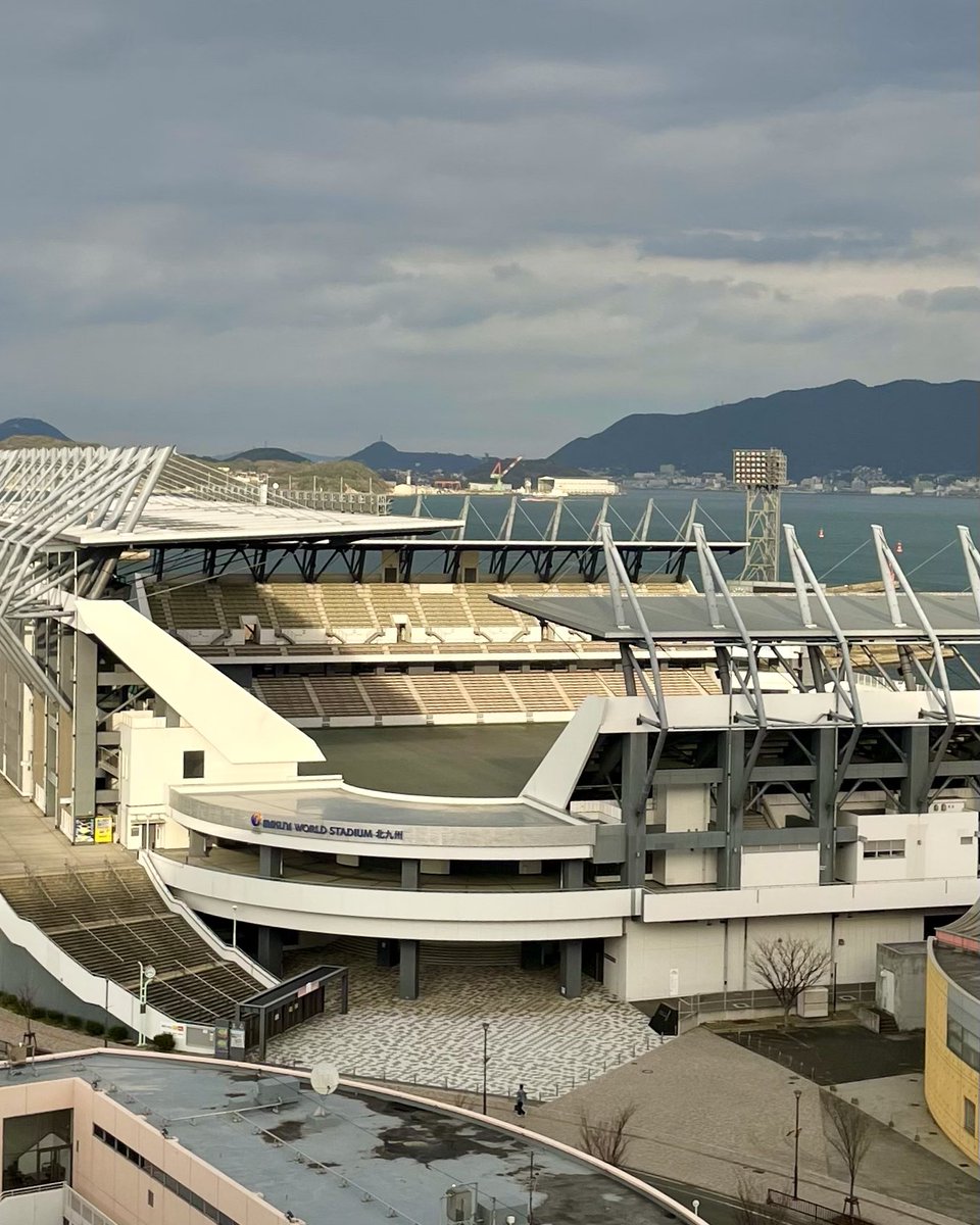hideking_19's tweet photo. 最後の出社は久しぶりの北九州に
養生中のピッチのミクスタも拝めた

#仕事納め2024 https://t.co/567HS7rhjj