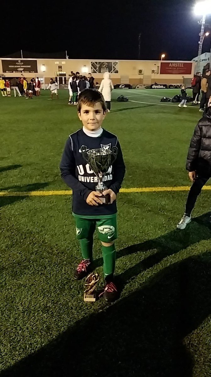 💙 ¡Gran imagen de nuestros canteranos en el 𝐗𝐗𝐈𝐈 𝐓𝐨𝐫𝐧𝐞𝐨 𝐝𝐞 𝐍𝐚𝐯𝐢𝐝𝐚𝐝 <a href="/CartagenaEfese/">Cartagena F.C.-UCAM</a>! 

🥈 𝐏𝐫𝐞𝐛𝐞𝐧𝐣𝐚𝐦𝐢́𝐧 𝐀 
🥈 𝐀𝐥𝐞𝐯𝐢́𝐧 𝐀 

🧤 Juanmi, mejor portero Prebenjamín del Torneo. 

#CanteraUCAM