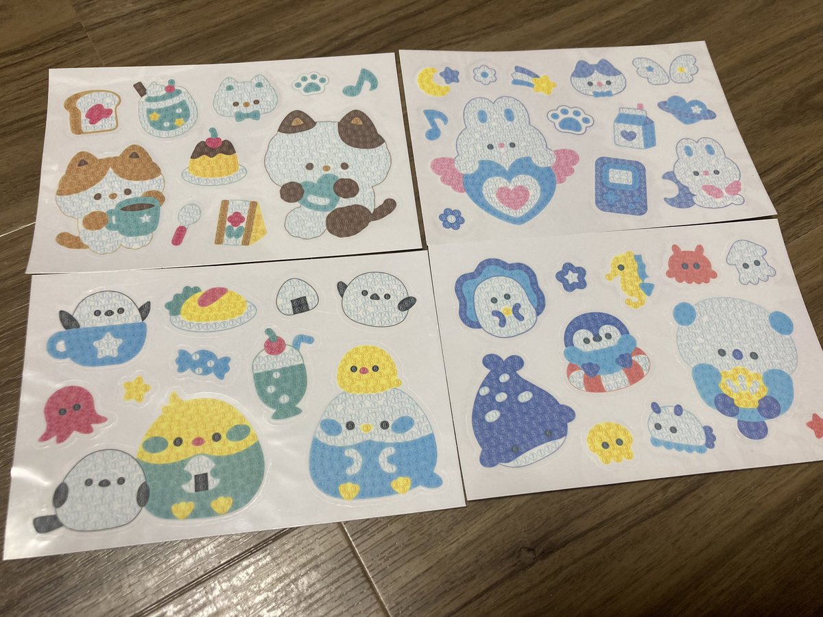 usausalabyrinth's tweet photo. 中身はこんな感じ✨2枚入りなんだけど、2枚目の絵柄はほぼ同じみたいで…。余ったビーズでアレンジしようと思うよ( ´ ω` )！ https://t.co/UmfqQLWhKT