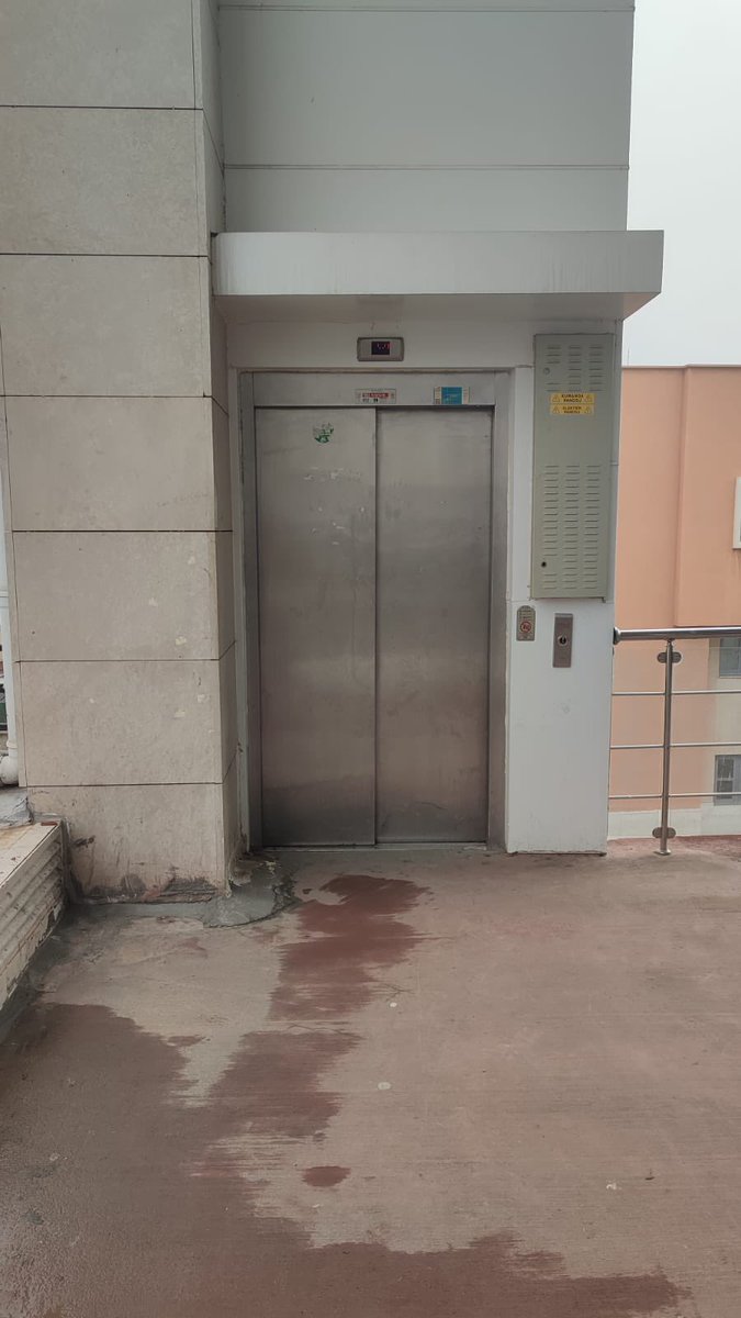 HANİ ASANSÖR HANİ MERDİVEN!

Değerli kamuoyu;
Batman Eğitim ve Araştırma Hastanesi ek binasının fiziki ve teknik yapısı maalesef uzun süredir sağlık çalışanlarımız ve hastalarımız için bir kabusa dönüşmüştür. İlgili kişi ve kuruluşlarla yapılan tüm görüşme ve girişimler sonrası