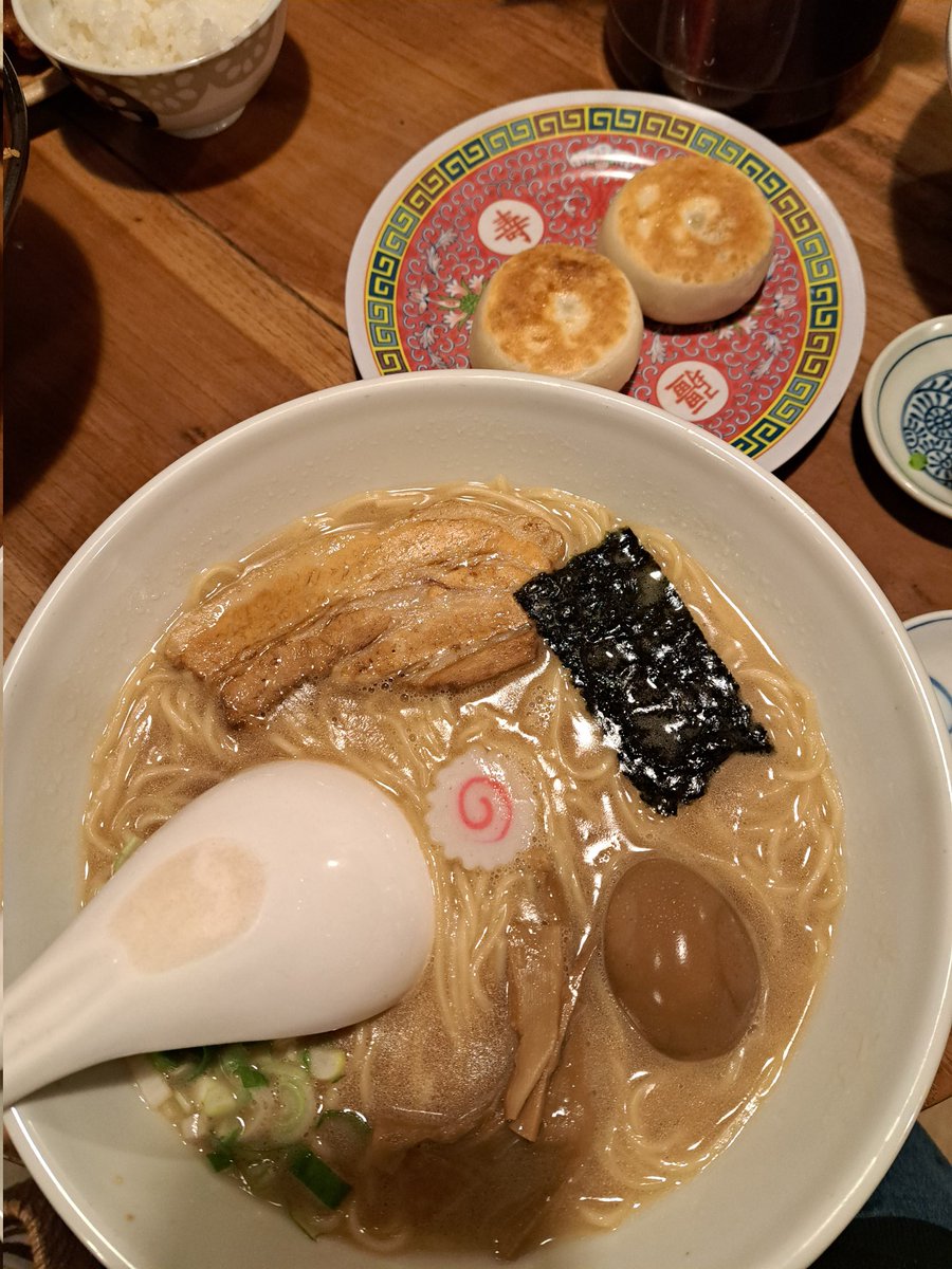 毎年恒例‼️
やっぱりこの🍜🍥で年納め😍
バカうまラーメン😊