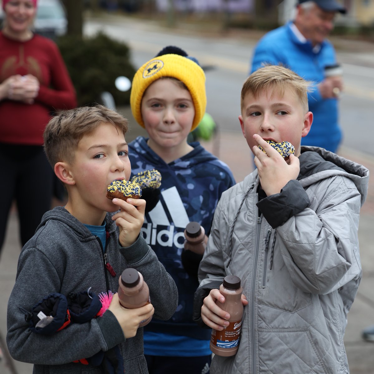 annarbor_rc's tweet image. If it takes bribing your kids with @TheAADairy #donuts to attend A Very Nice Run on NYD we totally understand 🤣 #notjudging #running #parenting