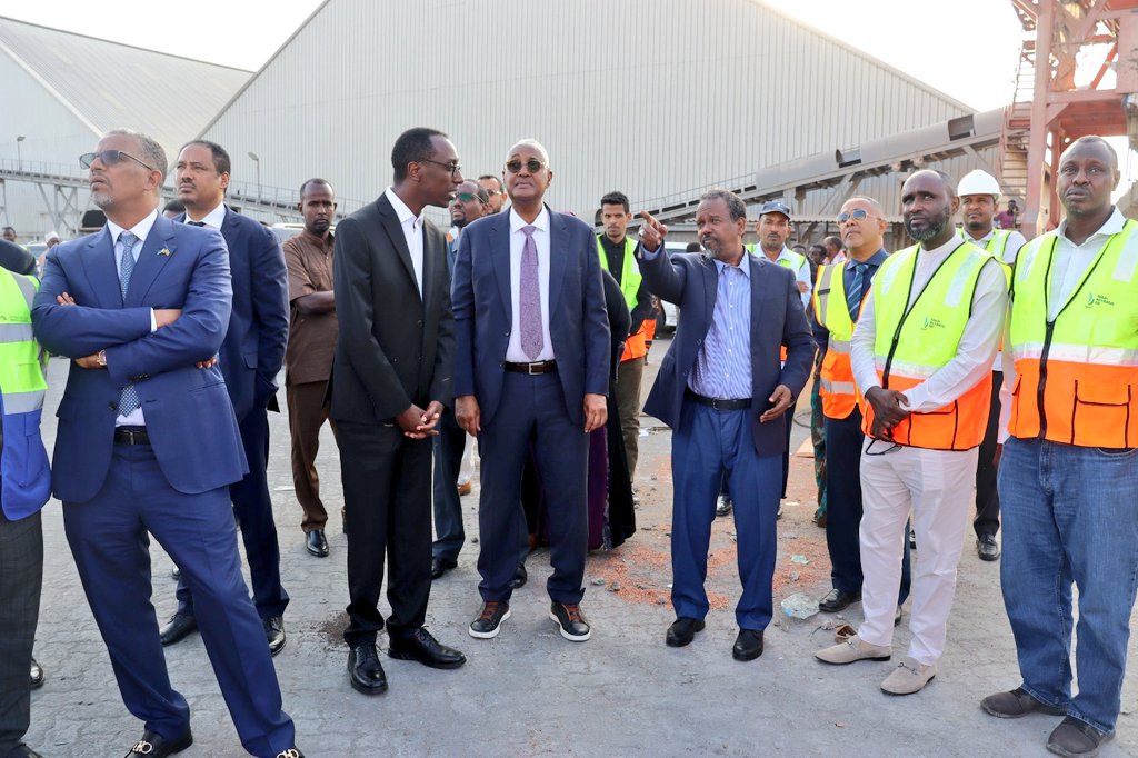 #Ethiopia|n delegation observes fertilizer handling at Doraleh Multipurpose Port in #Djibouti 
fanabc.com/english/fm-ged…