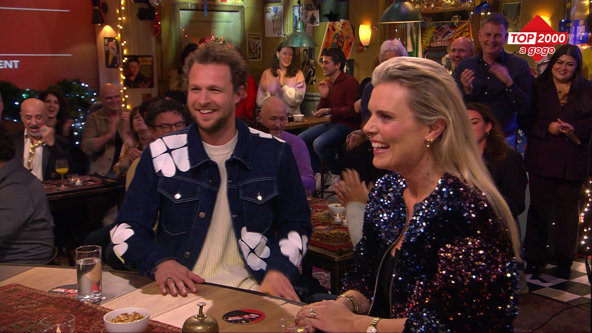 Vanavond in de Top 2000 a gogo:

Een ontmoeting met Quincy Jones, producer Trevor Horn en Barbara Pravi over Voila. De quiz wordt gespeeld door Tim Senders en  Eveline Stallaart. Sabri Saad el Hamus over de vraag: wie moet er op 1 in de Top 2000?

21:20 uur op NPO 1