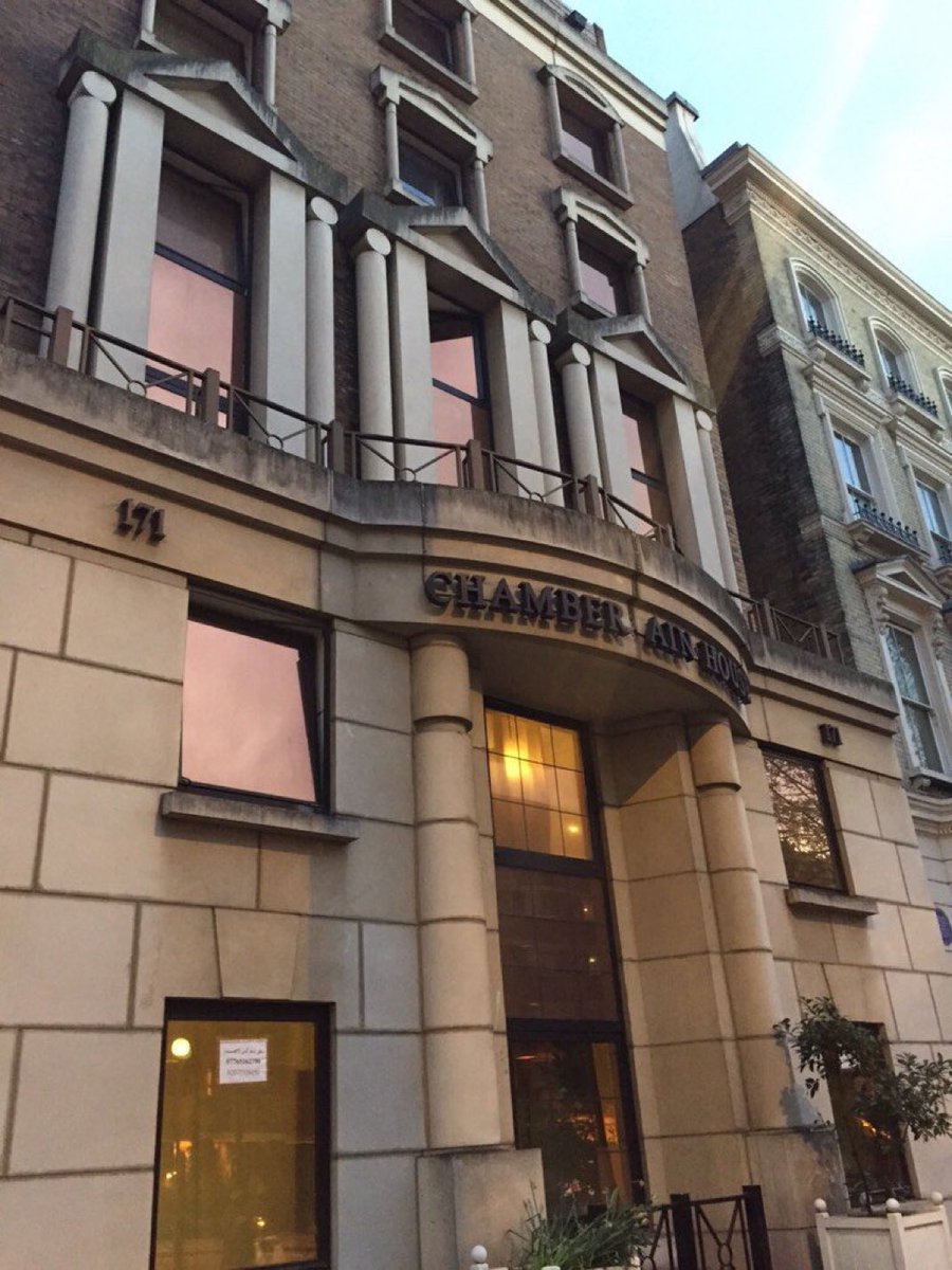 sir__msa3d's tweet image. و تبقـى .. لبعـضِ الأماكـنِ ذكـرى تهمـس لنـا بِهـدّوء قائلـة : &quot; 
لقد كانوا هنا يوماً و رحلوا 

وَقُلْ رَبِّي ارْحَمْهُمَا كَمَا
 رَبَّيَانِي صَغِيرا