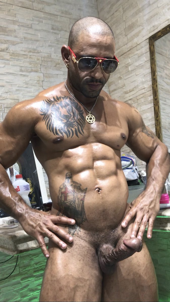 I love a fat head on a daddy dick. Don’t you?