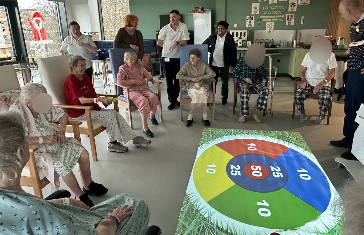 ImcUnit's tweet image. The patients have been loving our new equipment! 

This OM interactive projector is wonderful, is fully inclusive, helps and encourages movement, independence and socialisation.
All sorts of games for our patients to enjoy! 🎯

#therapy #occupationaltherapy #NCA #NHS #interactive