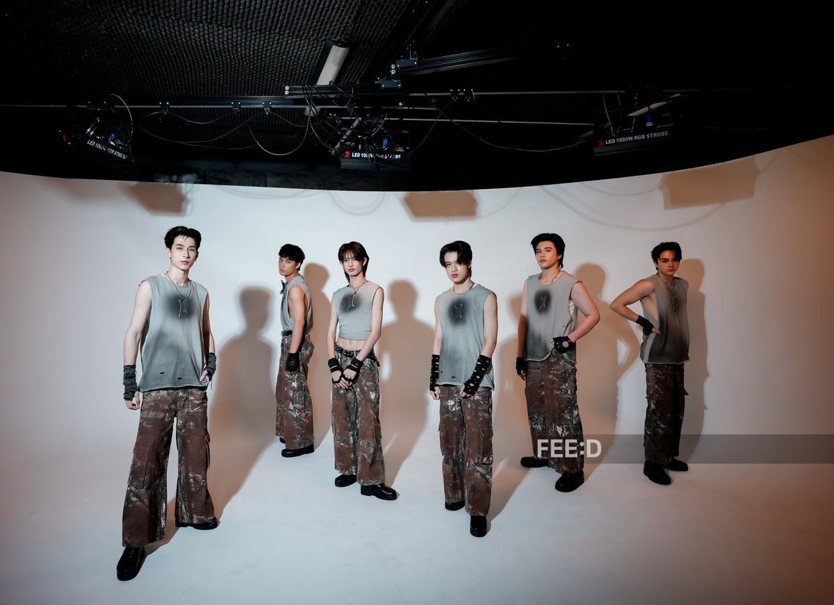 feed_4_future's tweet photo. ZOLAR รีแคป 1 ปี หลังจากเดบิวต์ พร้อมชวนฟังคัซิงเกิลที่ 4 “ยาวไป!” (MOVE IT)
.
แฟนๆ สามารถติดตามสัมภาษณ์ของ ZOLAR ได้พรุ่งนี้ เวลา 18.00 น. ทาง FEED #.FEEDxZOLAR
.
ภาพทั้งหมด: https://t.co/OLGzpHKfVB
.
#FEEDTPOP #ZOLAR #ZOLARยาวไปMoveIt  @ZOLARofficialTH https://t.co/otVWU6km8z