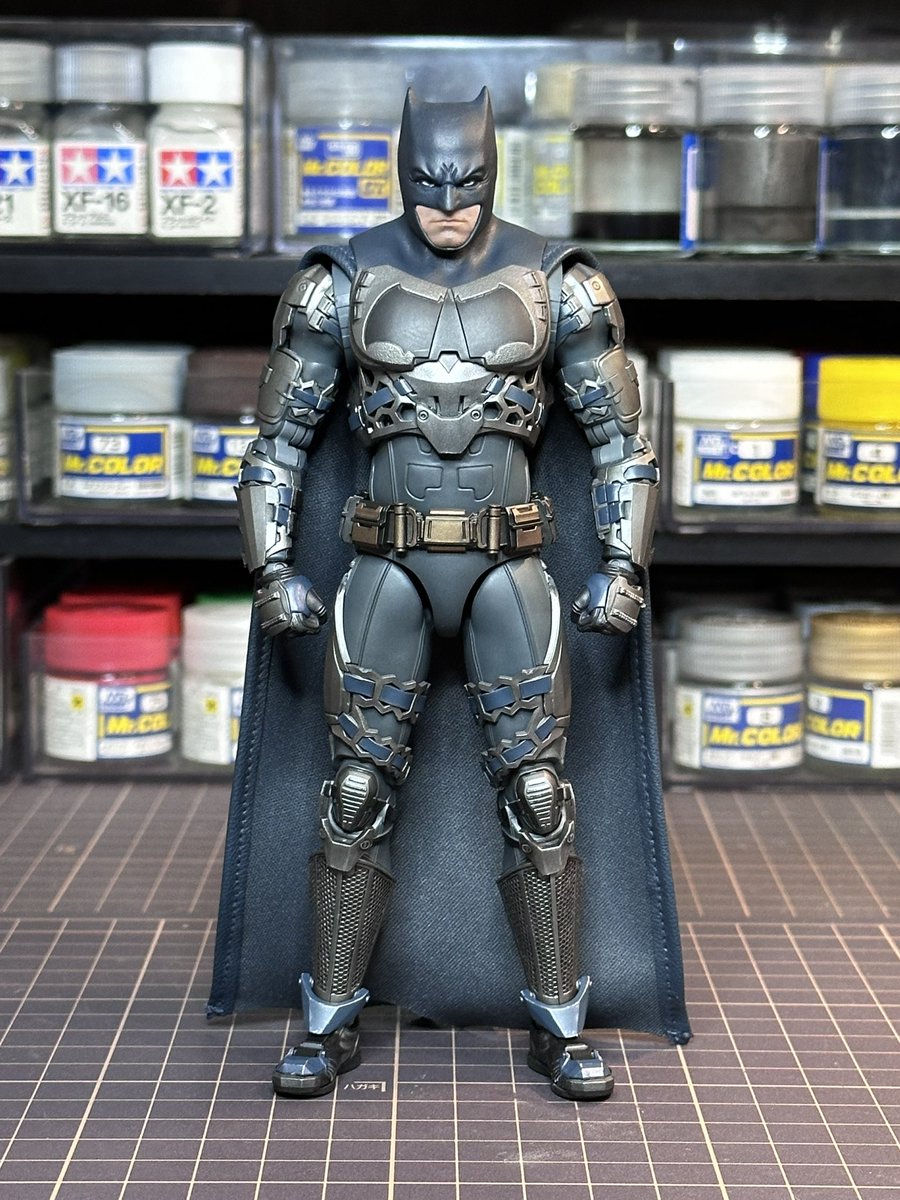 K2Works1's tweet image. 1:12 THE FLASH / BATMAN

付属のケープは少し生地に厚みがあるので
綺麗に収めるには少し加工が必要ですね。

同シリーズのバットサイクルと✨
プラモデルとは思えない素晴らしいキットでした👍

#创世模王 #MODOKING #MAFEX
#BATMAN #THEFLASH