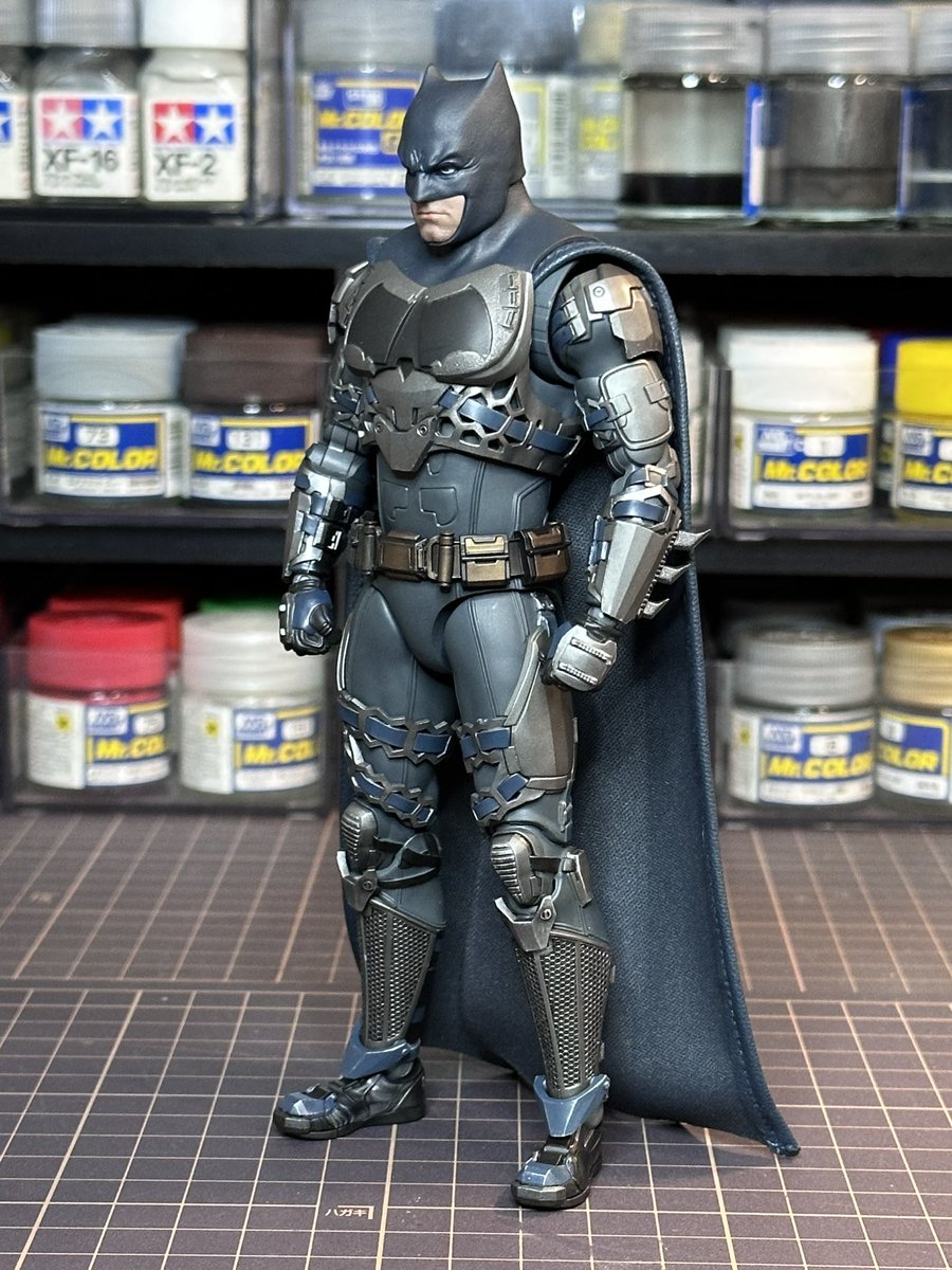 K2Works1's tweet image. 1:12 THE FLASH / BATMAN

付属のケープは少し生地に厚みがあるので
綺麗に収めるには少し加工が必要ですね。

同シリーズのバットサイクルと✨
プラモデルとは思えない素晴らしいキットでした👍

#创世模王 #MODOKING #MAFEX
#BATMAN #THEFLASH