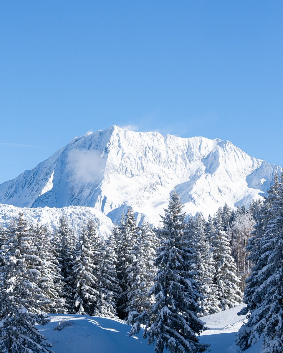 A New Year's Eve at the summit? 🍾🎆 Come ski in the 3 Vallées and kick off 2025 with snowy memories 🌨️

Un réveillon au sommet ? 🍾🎆 Venez skier dans les 3 Vallées et commencez 2025 avec des souvenirs enneigés 🌨️

#Skiing #3vallees