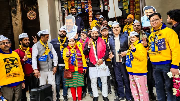 KuldeepKumarAAP's tweet image. आज न्यू कोंडली में जनसंपर्क कार्यक्रम के दौरान क्षेत्रवासियों से मुलाकात की उनसे आगामी विधानसभा चुनाव के लिए केजरीवाल जी को वोट देने की अपील की क्षेत्रवासियों ने भी आशीर्वाद स्वरूप आश्वासन दिया कि जीत हमारी ही होने जा रही है।
#aapkakuldeepkumar
#kondlikakuldeep
#mlakuldeepkumar…