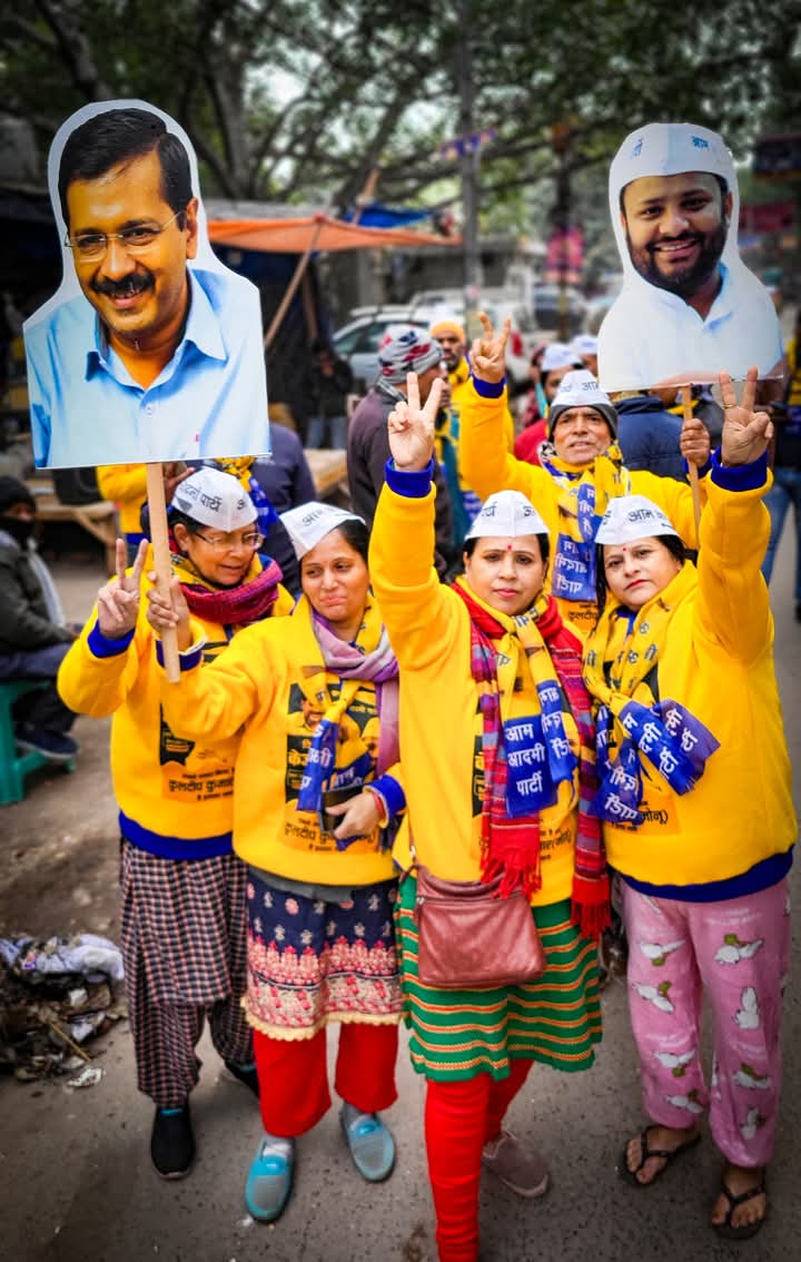 KuldeepKumarAAP's tweet image. आज न्यू कोंडली में जनसंपर्क कार्यक्रम के दौरान क्षेत्रवासियों से मुलाकात की उनसे आगामी विधानसभा चुनाव के लिए केजरीवाल जी को वोट देने की अपील की क्षेत्रवासियों ने भी आशीर्वाद स्वरूप आश्वासन दिया कि जीत हमारी ही होने जा रही है।
#aapkakuldeepkumar
#kondlikakuldeep
#mlakuldeepkumar…