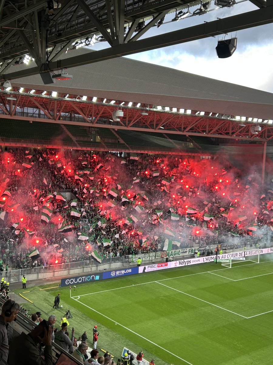MeteoFootMaps's tweet photo. LES PLUS BEAUX TIFOS ET CRAQUAGES DE NOS CLUBS FRANÇAIS EN 2024.

[THREAD MONUMENTAL]

#Ligue1 #Ligue2 #National https://t.co/4w1zHfkp2O