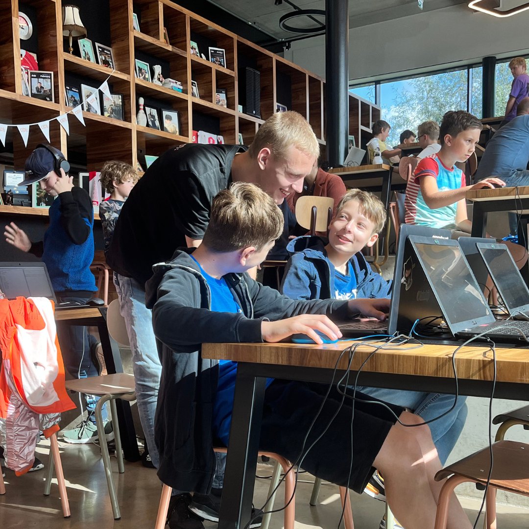 RaspberryPi_org's tweet image. From CoderDojo members to mentors, Arno and Timo are giving back to their community in Alkmaar, Netherlands 🇳🇱
Their journey reflects a decade of CoderDojo impact in the community and the power of mentorship 🫶
🔗 rpf.io/community-arno…
#MyCodingStory #BeInspired