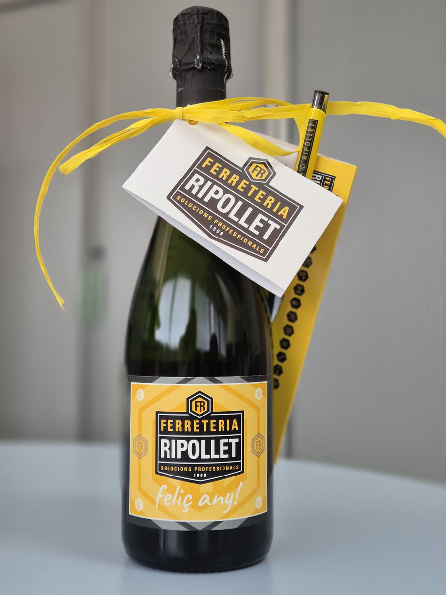 Gracias, @ferreteriaripollet por el obsequio! 

Que tengáis todos una feliz entrada de año! Nosotros brindaremos con el cava de nuestros amigos proveedores!

#ibpplastik #feliz2025 #brindar #gifted