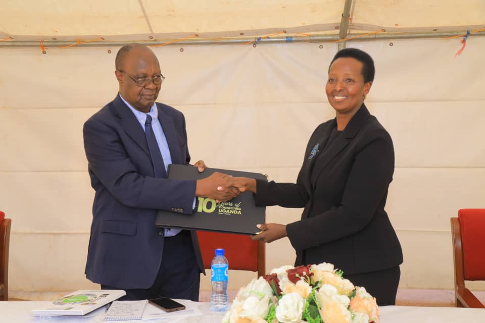 akwesiga23's tweet image. Official handover complete: Former @UNRA ED Allen Kagina and her team pass on offices and assets of the National Roads Authority to Hon. @HonEchweru and PS @mr_bageya. #RoadsForDevelopment