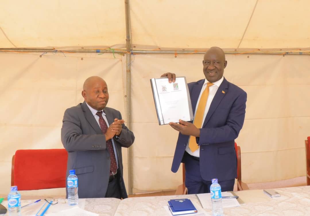 akwesiga23's tweet image. Official handover complete: Former @UNRA ED Allen Kagina and her team pass on offices and assets of the National Roads Authority to Hon. @HonEchweru and PS @mr_bageya. #RoadsForDevelopment