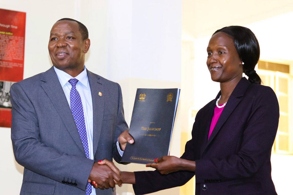 Kenyajudiciary's tweet photo. Registrar in the Office of the Chief Registrar of the Judiciary Hon Esther Nyaiyaki today at the Supreme Court presided over the swearing-in of Ndiritu Muriithi as the Chairperson of the Kenya Revenue Authority board of Directors. https://t.co/E1jx0fSaN0