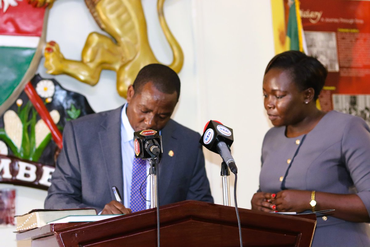 Kenyajudiciary's tweet photo. Registrar in the Office of the Chief Registrar of the Judiciary Hon Esther Nyaiyaki today at the Supreme Court presided over the swearing-in of Ndiritu Muriithi as the Chairperson of the Kenya Revenue Authority board of Directors. https://t.co/E1jx0fSaN0