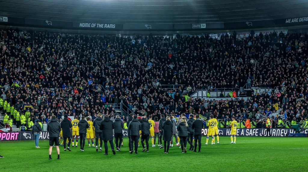 There's no better way to end the year 

We are Marching On Together

💙🤍💛