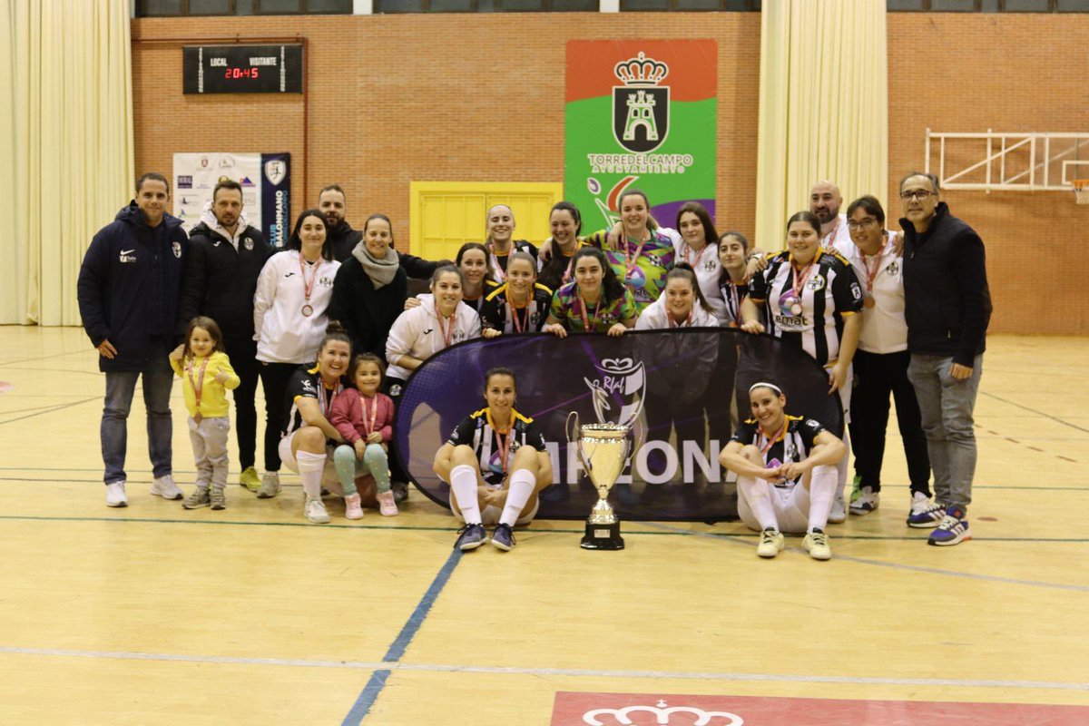 RFAFJAEN's tweet photo. 🏆| FINAL COPA ANDALUCÍA 2ª ANDALUZA FEMENINA SENIOR FUTSAL 🟢⚪️

🥇 El @marcafutsal_ se ha proclamado campeón de la Copa Andalucía de 2ª Andaluza femenina senior de fútbol sala.

🥈El @MartosFSF ha sido subcampeón. 

🚀 ¡Enhorabuena a ambos conjuntos! https://t.co/S3dveY8n0Q