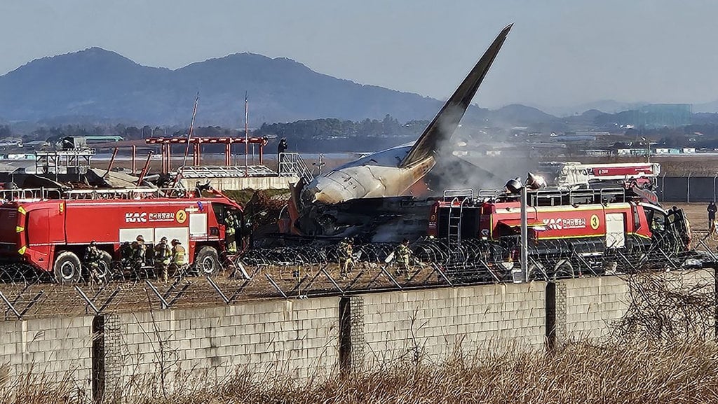 gadispramugari's tweet photo. Dan ini yang terparah, 29 Desember 2024kecelakaan pesawat dialami oleh Maskapai penerbangan Korea Selatan, Pesawat Boeing 737-800 yang digunakan, mengalami kecelakaan di Bandara Internasional Muan, Provinsi Jeolla Selatan, Minggu 29 Desember 2024 pukul 09.00 waktu setempat. https://t.co/FaUUk2THBM