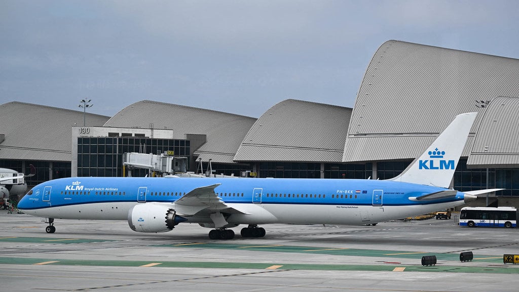 gadispramugari's tweet photo. 28 Desember 2024, Pesawat KLM Royal Dutch Airlines jenis Boeing 737-800 tergelincir saat mendarat darurat di Bandara Oslo Torp Sandefjord, Norwegia.
Penyebab kecelakaan pesawat KLM Royal Dutch diduga mengalami kegagalan sistem hidrolik hingga terpaksa melakukan pendaratan darurat https://t.co/3V3KkXvLld